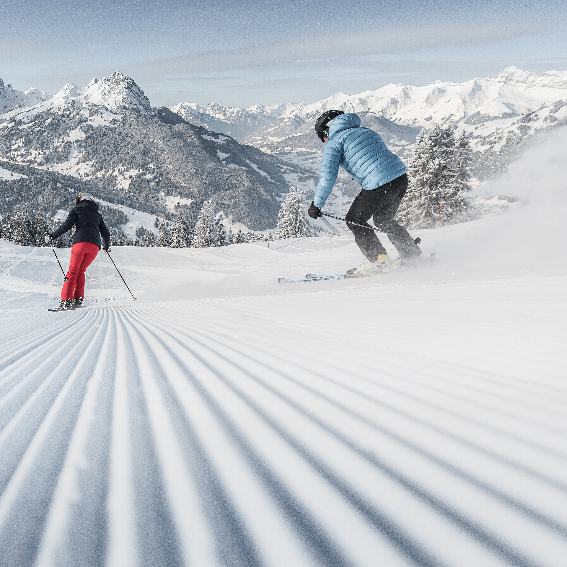 Skifahren auf frisch präparierten Pisten in der Skiwelt Gstaad.